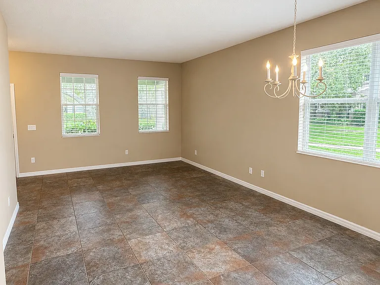 1932 Varick Way — Photo 6