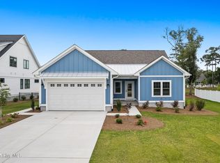 457 Raven Glen Dr, Southport, NC 28461