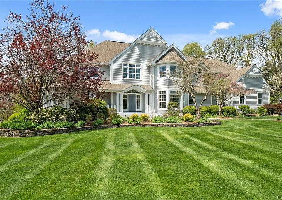 1st image of 10 Henker Farm Ln