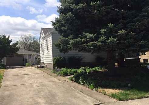 1st image of 715 Memorial Dr