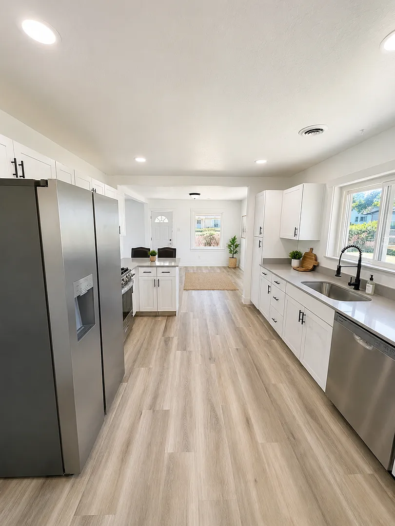 Newly Remodeled 2 Bed, 2 Bath Home in Magna! Lease/Option — Photo 3