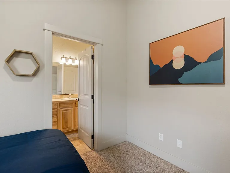 20184 Merriewood Ln — Photo 33
