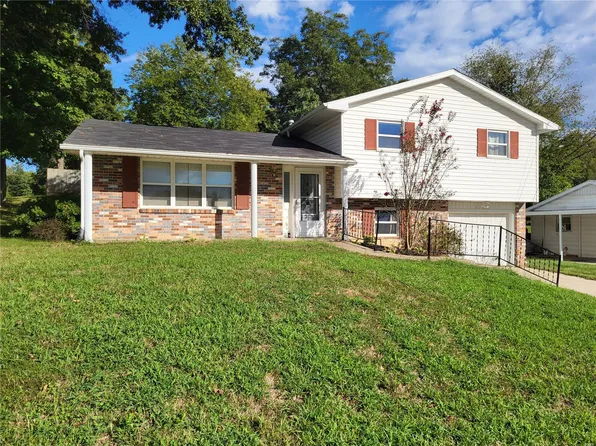 518 Lyndhurst Dr, Jackson, MO 63755