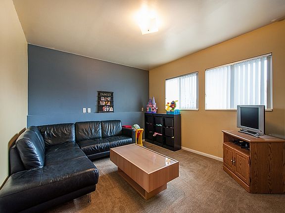 3rd image of 6928 S. Foxflower Ct.