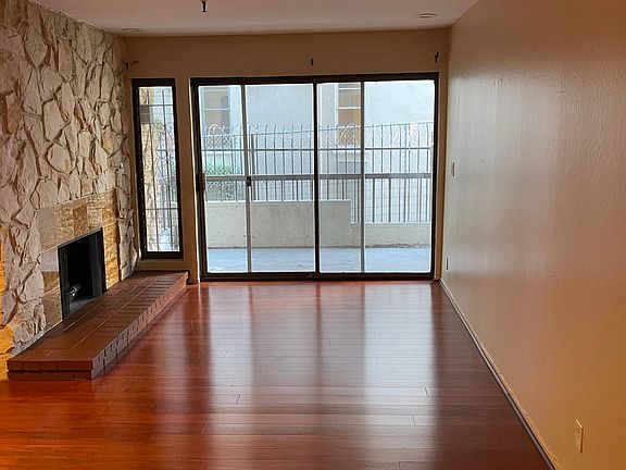 5th image of 1830 Lakeshore Ave APT 206