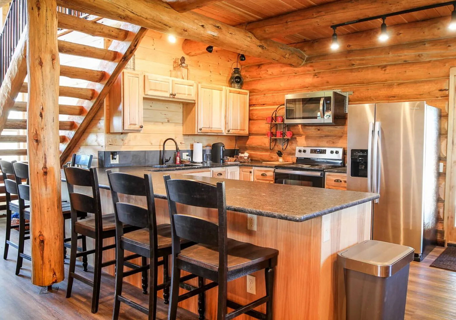 Hill Cabin Hideaway — Photo 3