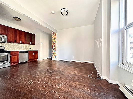 3rd image of 376 Palmetto St #2
