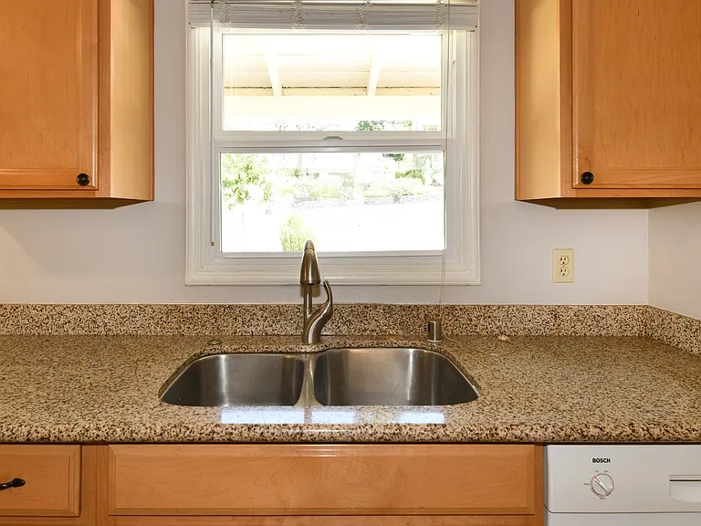 1415 Meek Ave — Photo 25