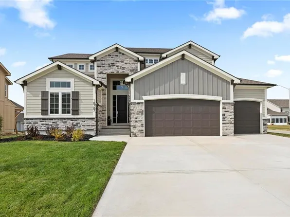 10707 N Fairmount Ave, Kansas City, MO 64155