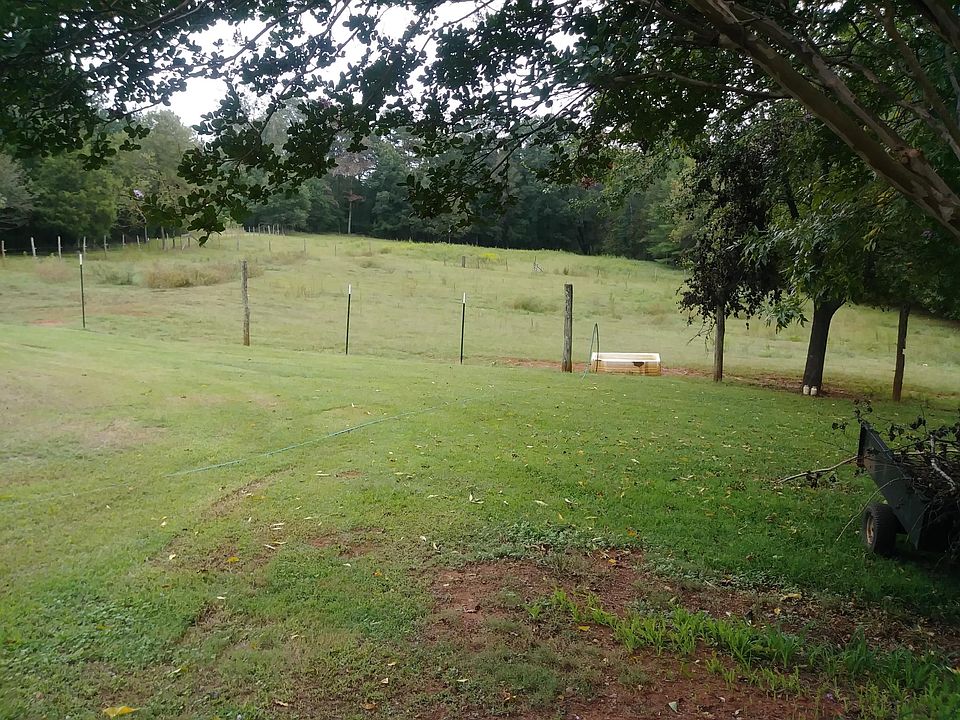 2nd image of 3968 Pony Dr
