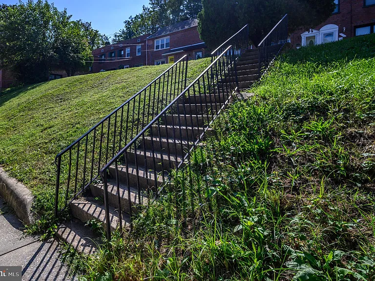 5053 Sheriff Rd NE — Photo 25