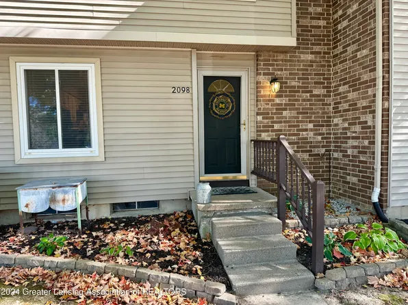 2098 La Mer Ln #49, Haslett, MI 48840