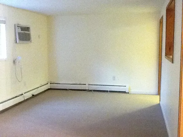 16 English Village Road #102, Manchester, NH 03102