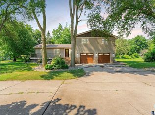 505 N Appaloosa Trl, Sioux Falls, SD 57110