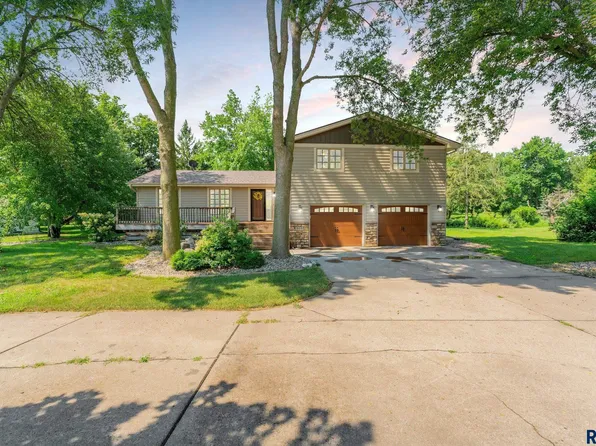 505 N Appaloosa Trl, Sioux Falls, SD 57110