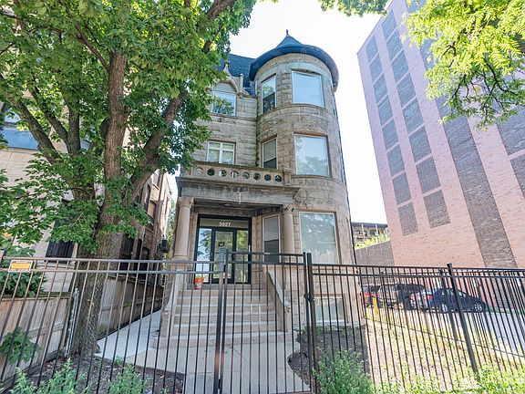 2nd image of 3927 N Clarendon Ave APT 3F