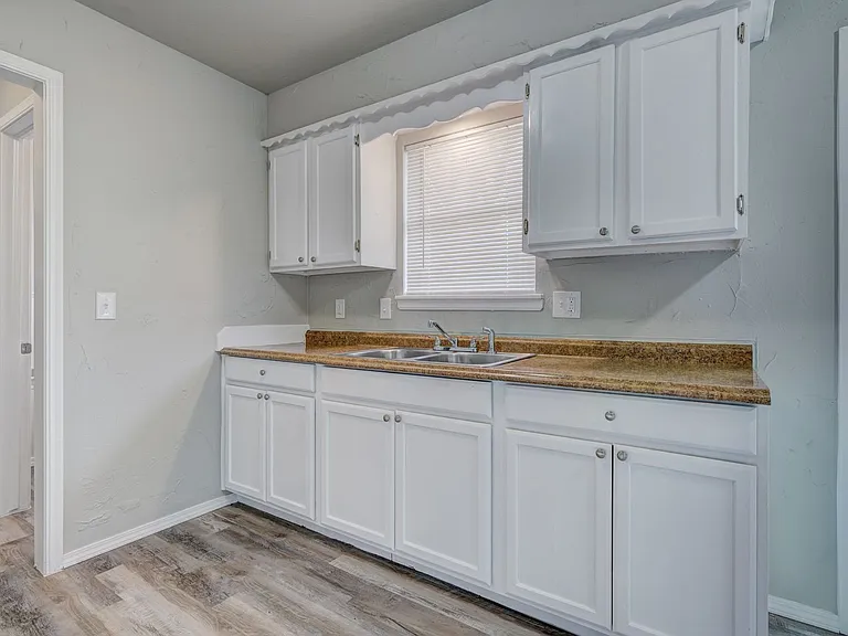 1200 McDonald Dr — Photo 7
