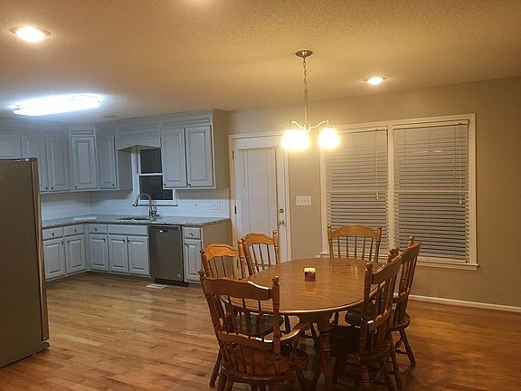 3rd image of 2717 Upper Sweetwater Trl