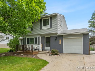 8282 Courtland Dr NE, Rockford, MI, 49341