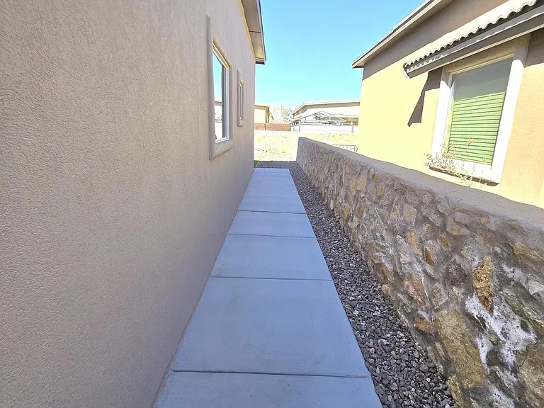 3857 Loma Cortez Dr — Photo 21