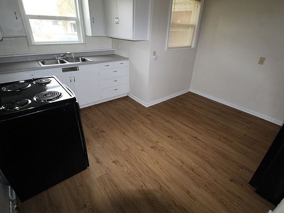 4th image of 5511 N Cannon St