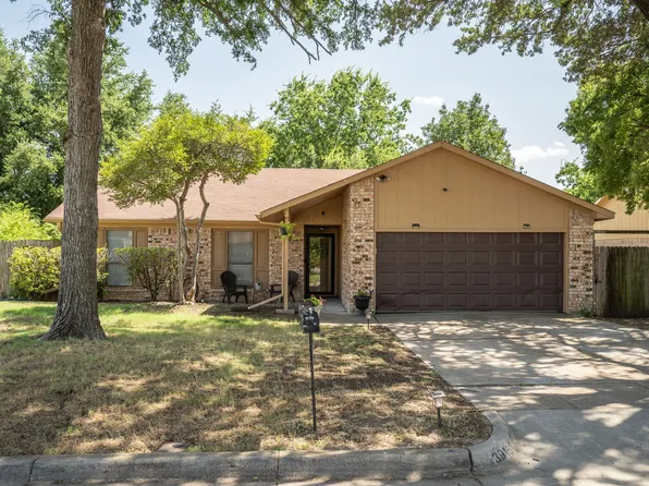 3916 Longstraw Dr, Fort Worth, TX 76137