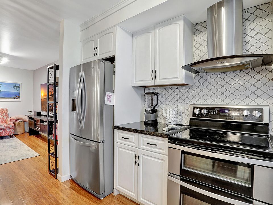 1st image of 923 SE 10th Street #3b