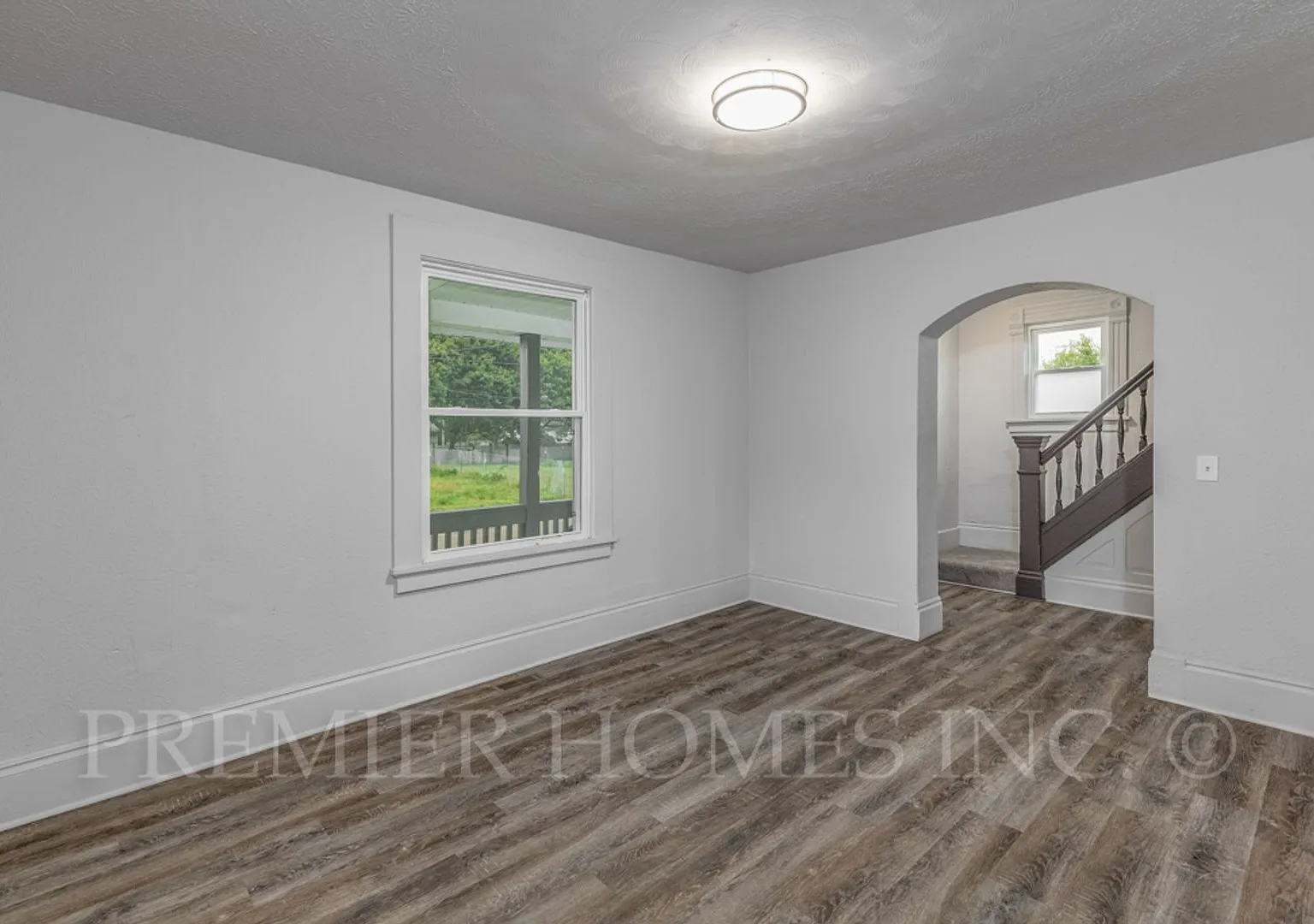 Beautifully renovated 3BR, 1BA home with a yard, porch, and pet-friendly! -1022 5th St SW Canton, OH — Photo 4