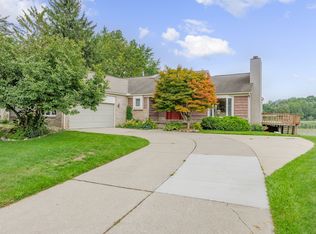 455 Lakes Edge Dr, Oxford, MI
