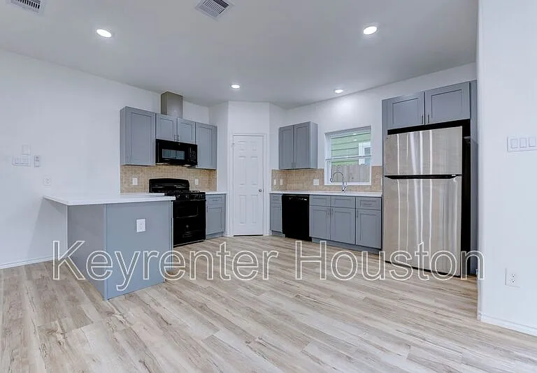 8203 Woodlyn Rd #C — Photo 12
