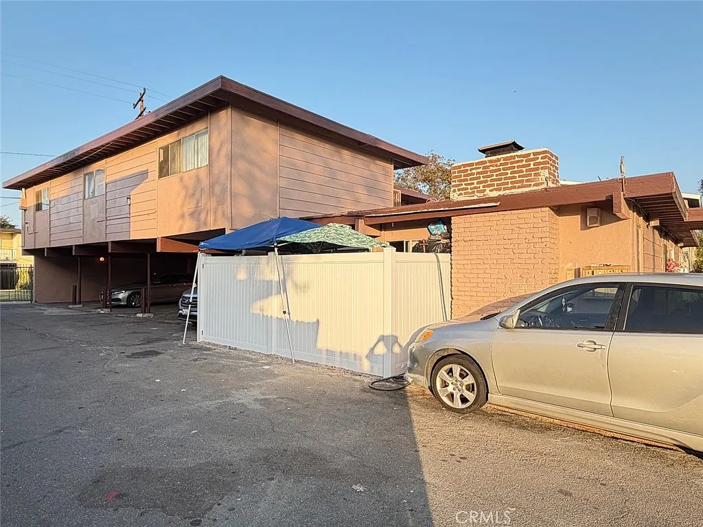 3 bed, 1000 sqft, $2,250 — Photo 3