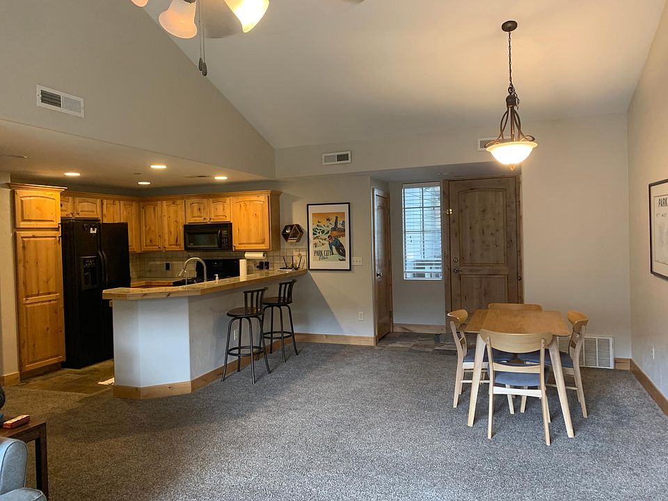 2nd image of 1705 Fox Hollow Ln