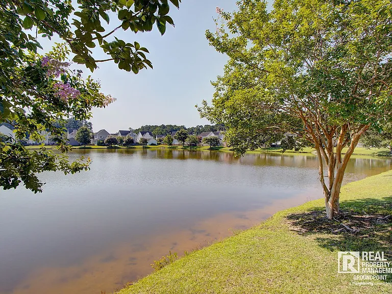 97 Avonshire Dr — Photo 23