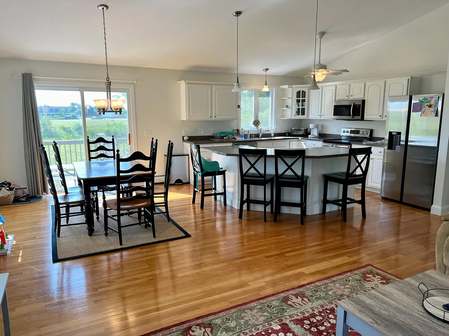 3 bed, 1409 sqft, $3,250 — Photo 2