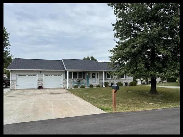 1419 Rosewood Ter, Macon, MO 63552