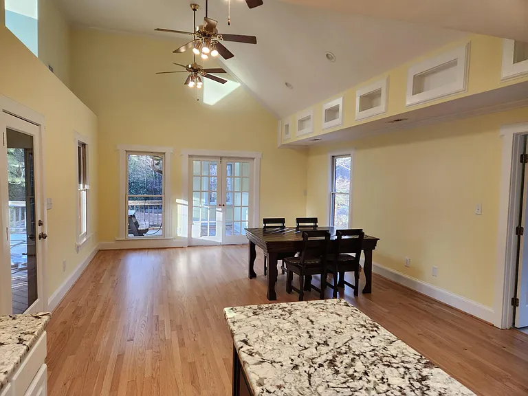 1904 Evergreen Ave — Photo 6