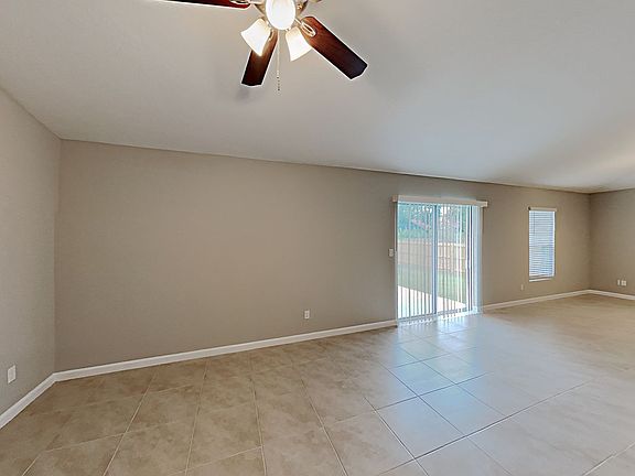 4th image of 732 SE Thornhill Dr