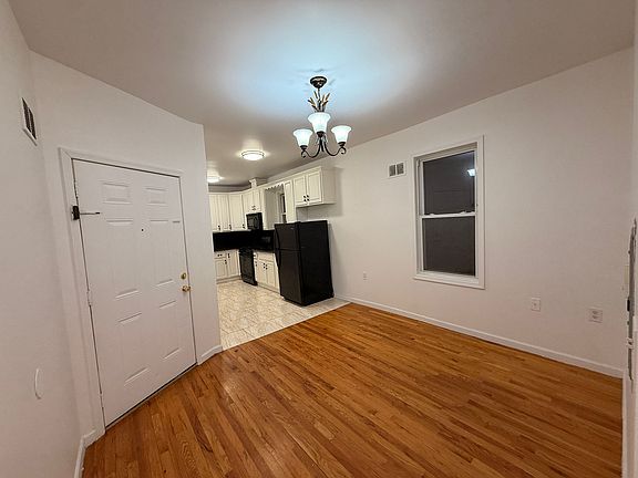 3rd image of 41 Clarke Ave #17E