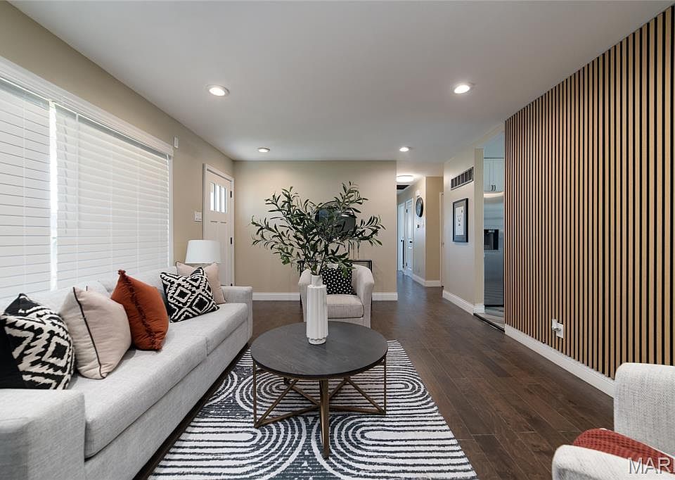 1st image of 2405 Orleans Ln