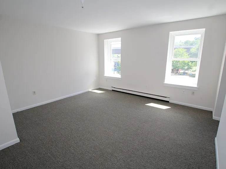 11 Broadway #37 — Photo 3