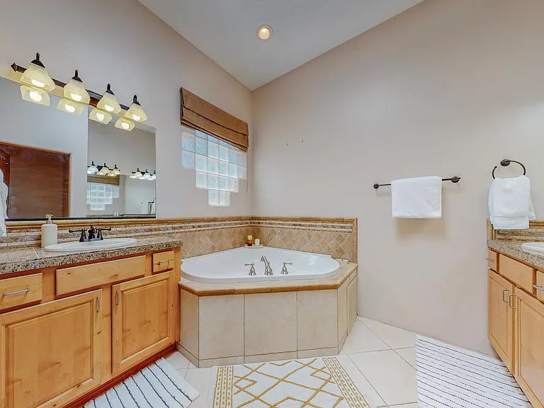 3106 Octavia Ct NE — Photo 55