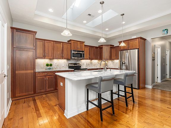 5th image of 6798 Garden View Dr