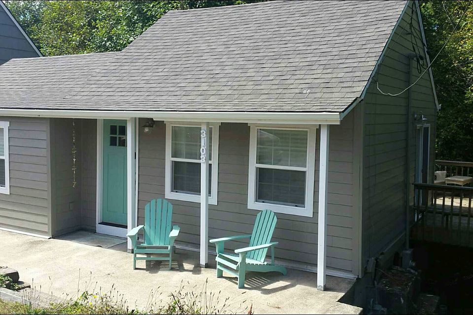 1st image of 3103 SW Beach Ave
