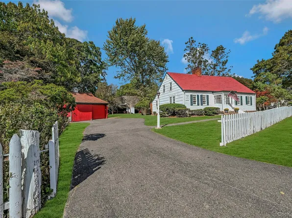 147 N Country Road, Mount Sinai, NY 11766
