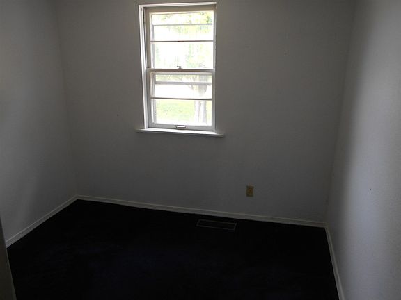 4th image of 823 Houghton St