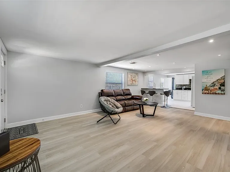 1601 Palm Way — Photo 7