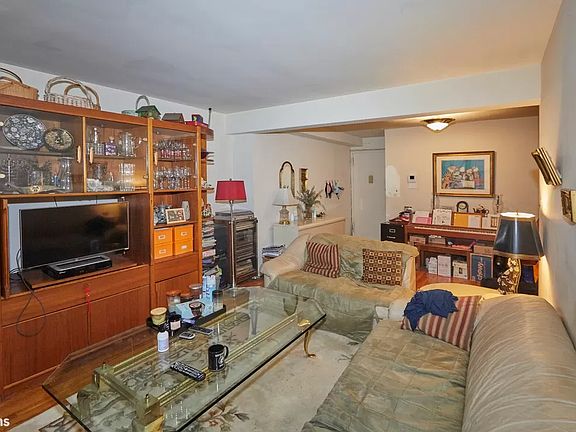 2nd image of 201 E 15th St APT 5E