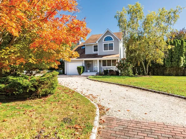 32 Farmstead Ln, Water Mill, NY 11976