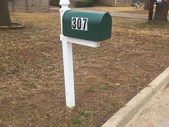 3rd image of 307 N Rainbow Dr