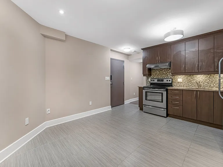355 Gilmour St #2 — Photo 5